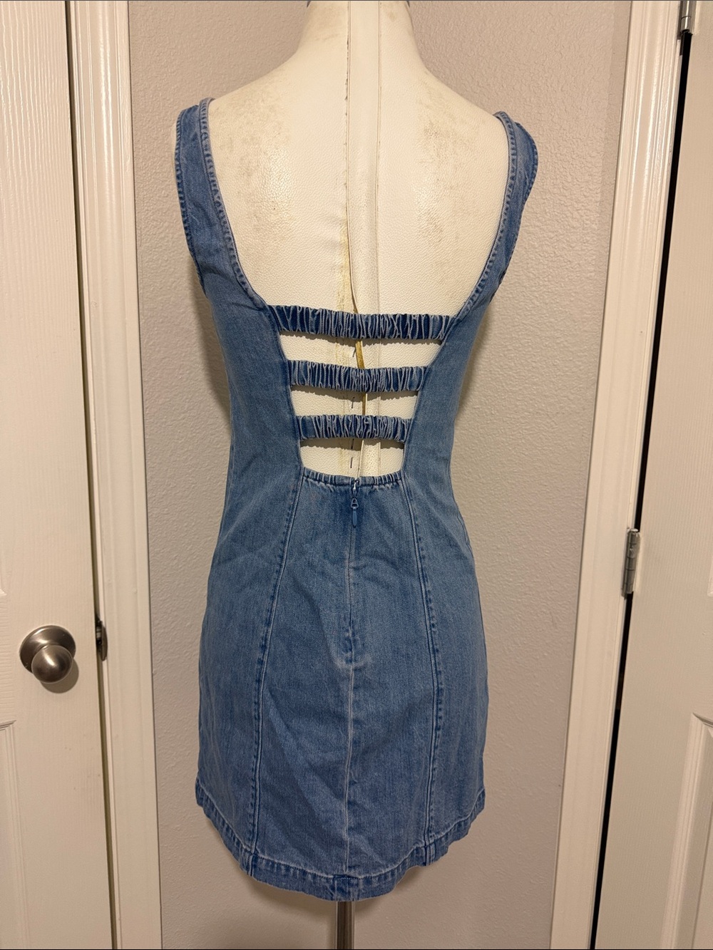 Show Me Your Mumu Steph Denim Light Mini Dress Open Back Cotton Vacay - Picture 6 of 8
